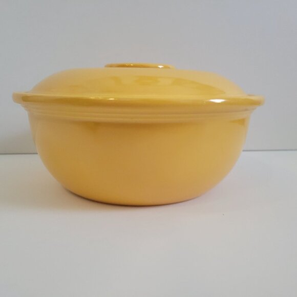 Vintage Yellow Fiesta Covered Casserole Dish By Homer Laughlin Co. Ceramic 2 Qt - Picture 2 of 8